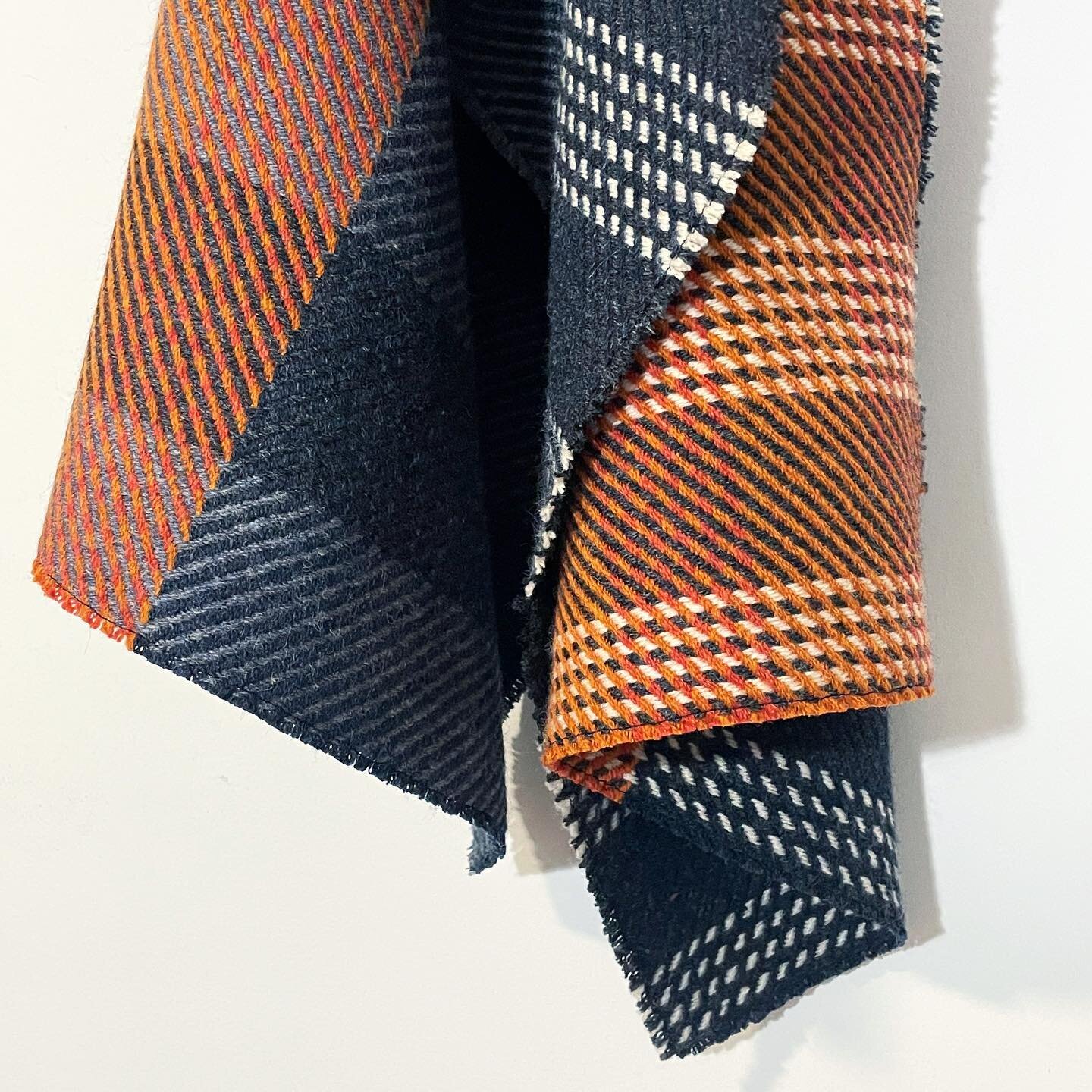 Snapshot of a new NECKTIE I&rsquo;ll be brining with me to @craftfestival Cheltenham this weekend.
NOVEMBER 26 + 27
Not your usual scarf, but a hand woven muffler. I wanted to make a short scarf that would keep the nape of the neck warm, and yet be l