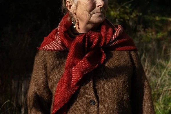 🔻🔺🔻🔺🔻I&rsquo;m so excited to share these very, very soon. For now, just a lovely teaser taken by the very talented @katedunwellphotography. What a beaut!
///////
Teaser efo un o trends y hydref. Dod yn fuan. 🔻🔺🔻🔺🔻