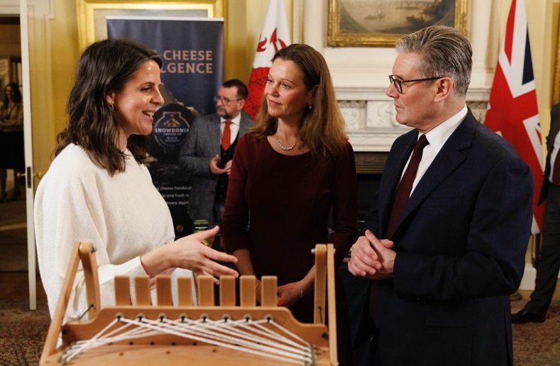 That&rsquo;s Keir Starmer talking to me at No.10 Downing Street on Monday evening!! We spoke about weaving, wool and Wales ( my favourite topics, cool eh!)
All jokes aside, I felt extremely proud to be there showing my work to the prime minister at t