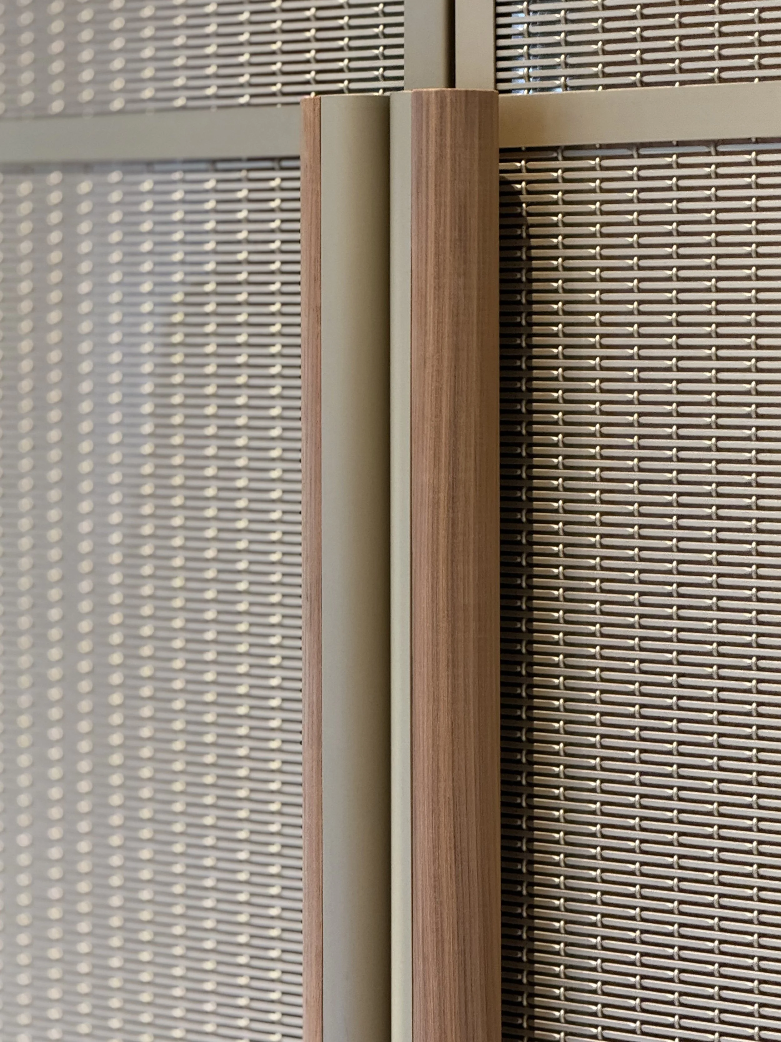 29. Custom wardrobe hardware: Bespoke wardrobe door handles featuring a tactile combination of spatula-finished gold and warm walnut wood.