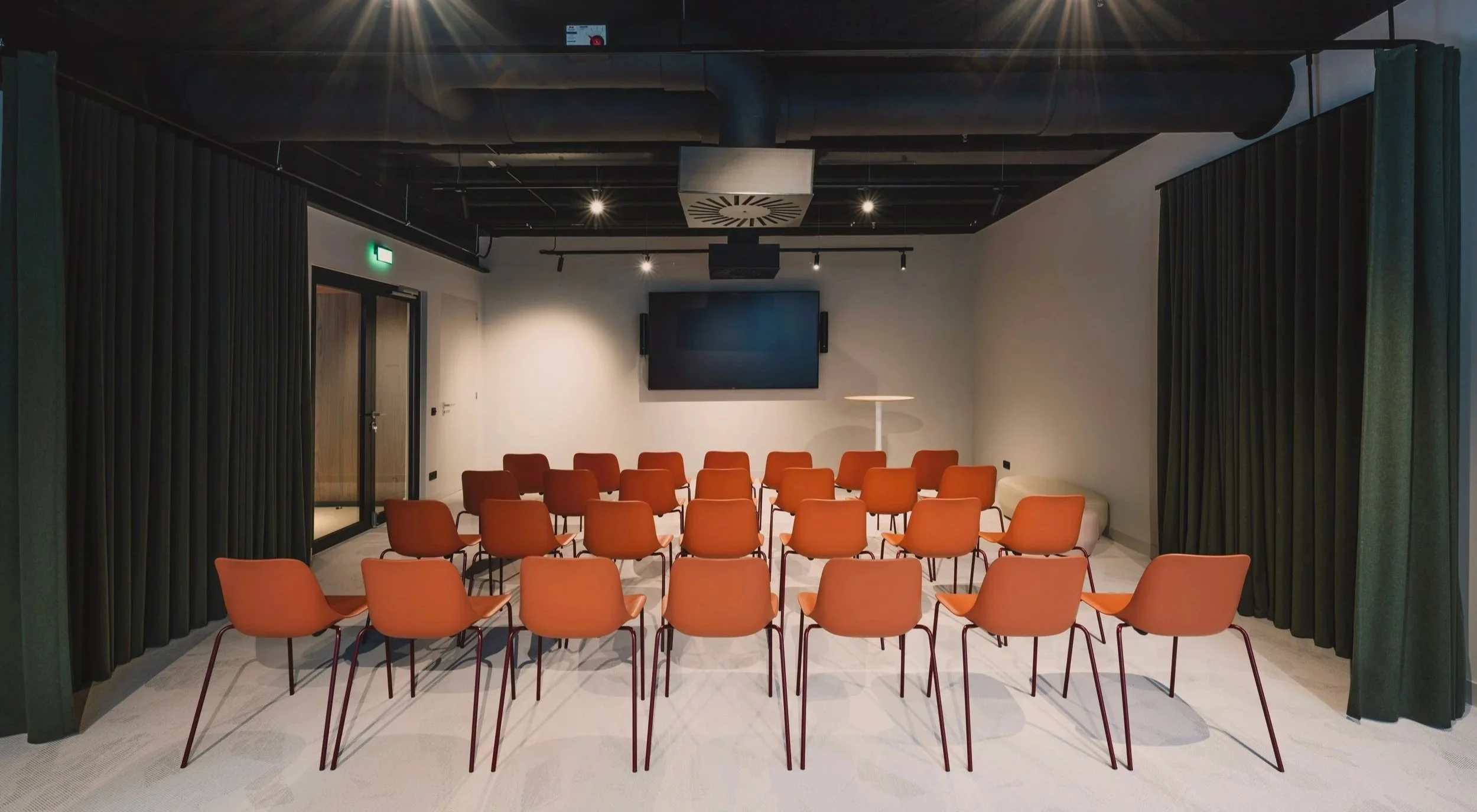 Meeting room with Abril chairs and Bolon flooring.