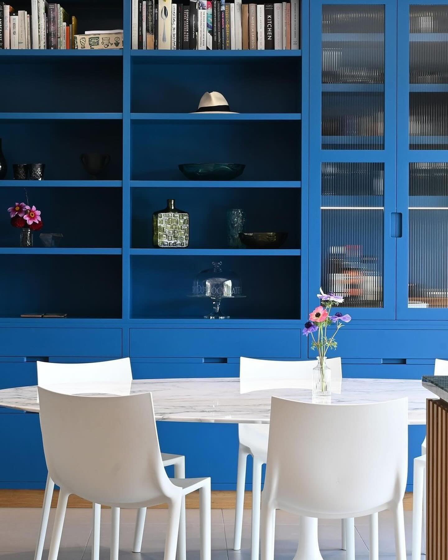 Nothing quite gives that Friday feeling like this vibrant blue kitchen! 💙

If you&rsquo;re considering going bold with your cabinets, 🔖 save this post to give you ideas for the rest of the space and what to pair with a striking colour. 

Here you&r
