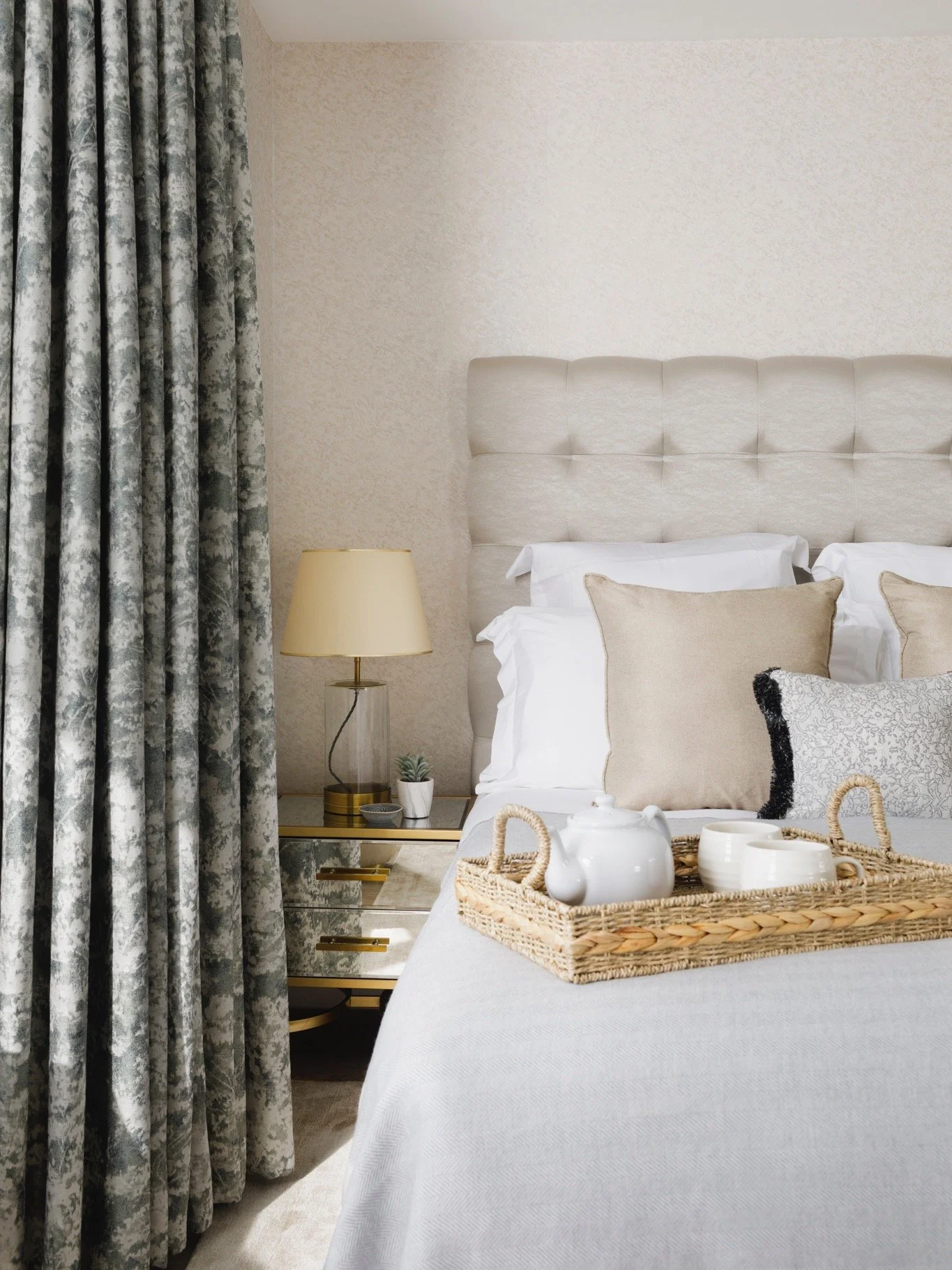 In a very joyful family home full of colour, we created this calming master suite as a true sanctuary for its owner ✨

There is something quietly luxurious about a bedroom that feels like a retreat from the world. Soft, cocooning and gently tactile, 