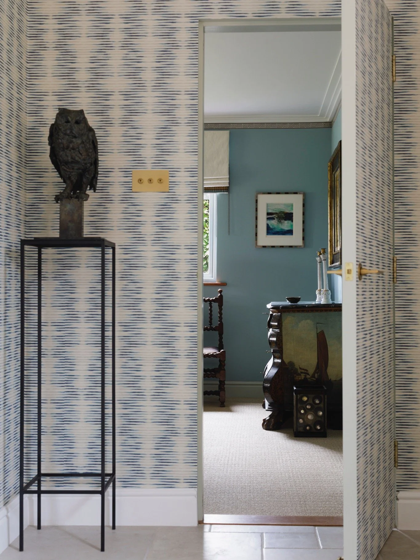 We love the intrigue of a wallpapered door. Particularly when the view into the Master Bedroom is so delightful! ✨

Wallpaper &ndash; @villanovafabric 
Designed by Cotton Tree Interiors 

#wallpaper #hallway