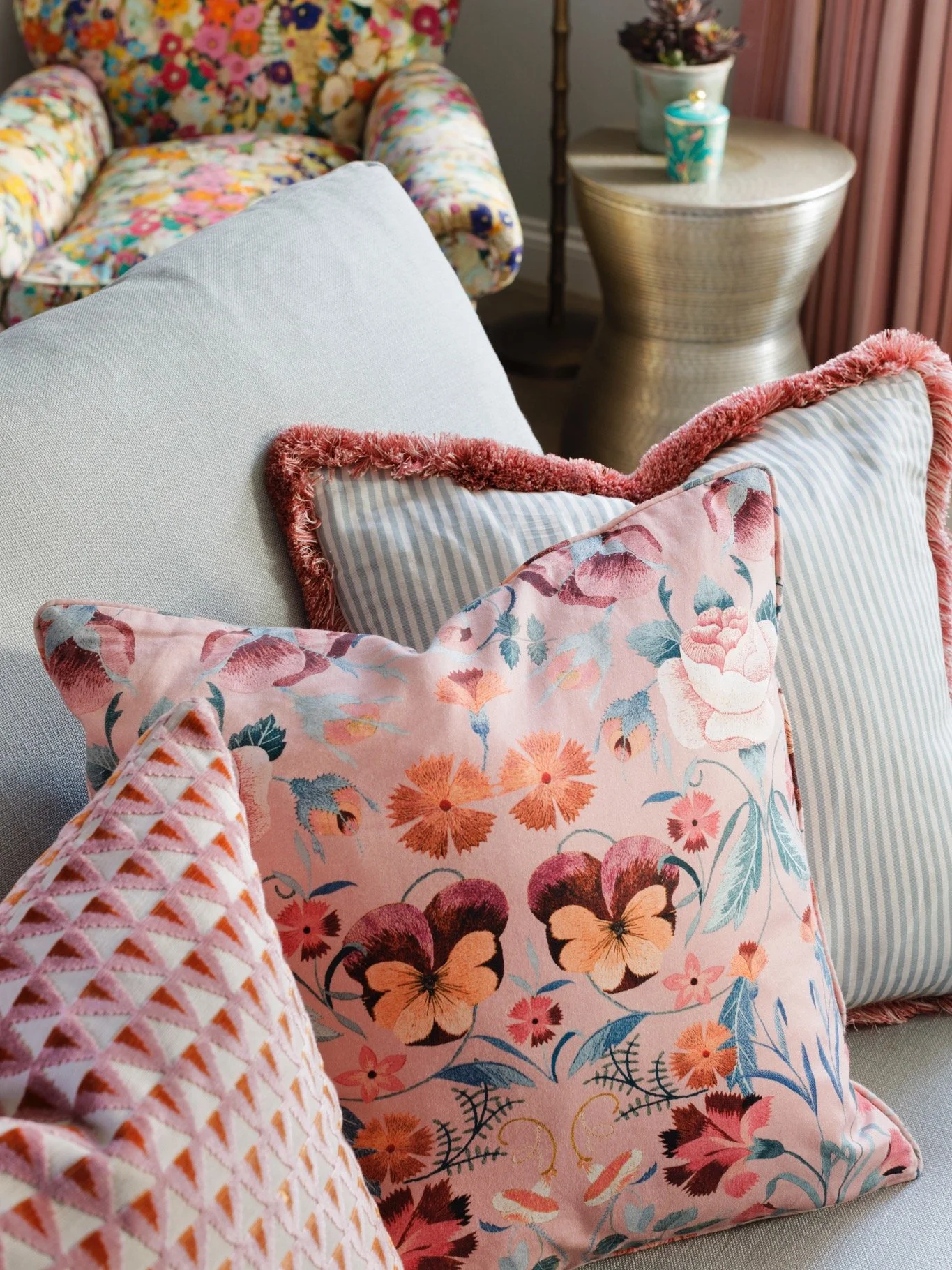 It's all in the details....✨

Today we are sharing a closer look at the details of the beautiful living room which we shared with you earlier in the week. It is through these small but powerful design choices where this room really comes to life.

Be