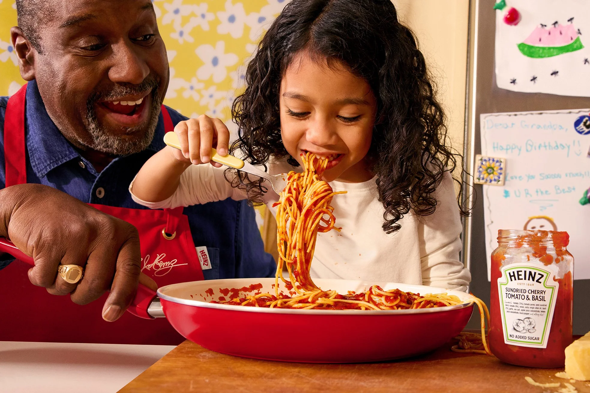 HZC1097_04_Heinz_Lifestyle_Shot07_CookingWithGrandpa_RGB_72DPI.jpg