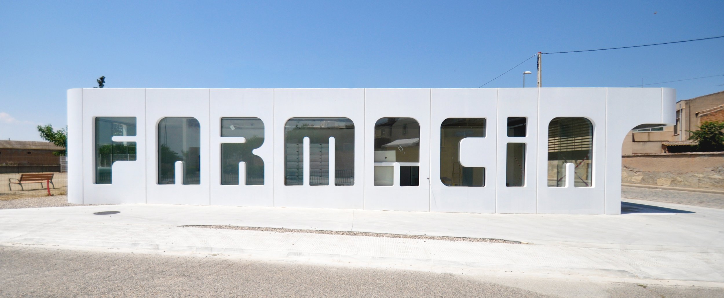 FARMACIA FRONTAL 01.jpg