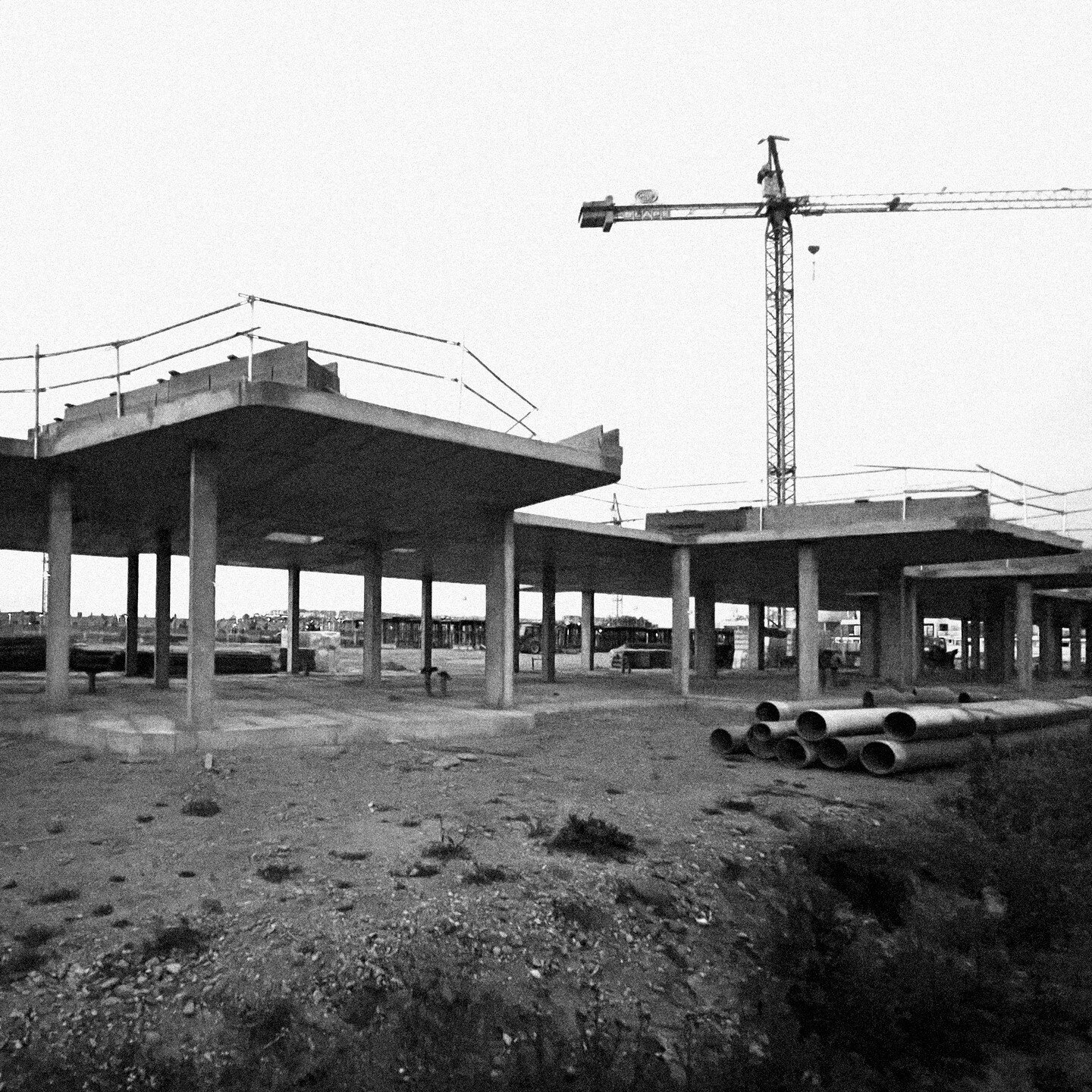 PYRUS
Shaping concrete, shaping shade, shaping shelter. Cantilever concrete slabs to create south facing porches for each of the 50 homes we designed in Valladolid.
Structural works keep progressing.
.
.
.
#concrete #architecture #housing #livebetter