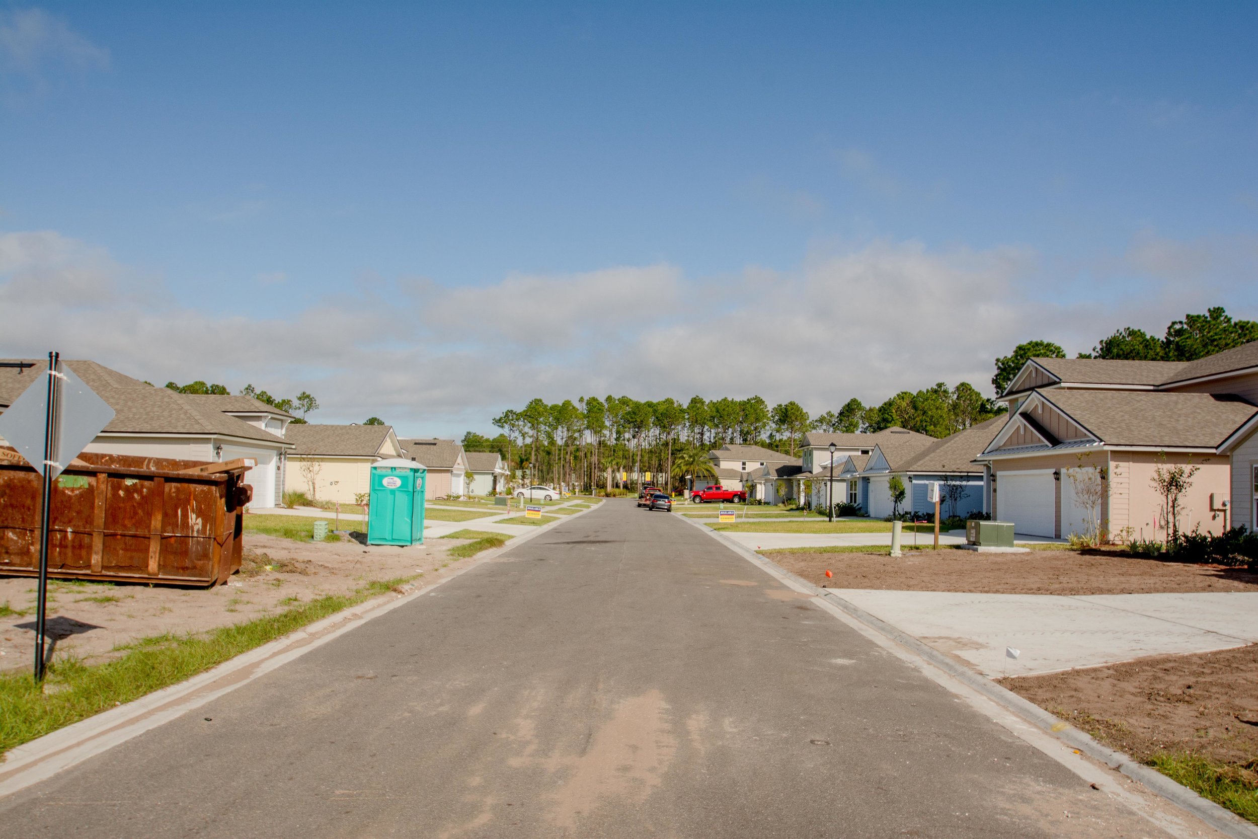  Cities used to grow incrementally, allowing small-scale developers to build a neighborhood over decades. Sprawl, on the other hand, turns large swaths of formerly undeveloped land into a countless, homogenous houses practically overnight.&nbsp; 