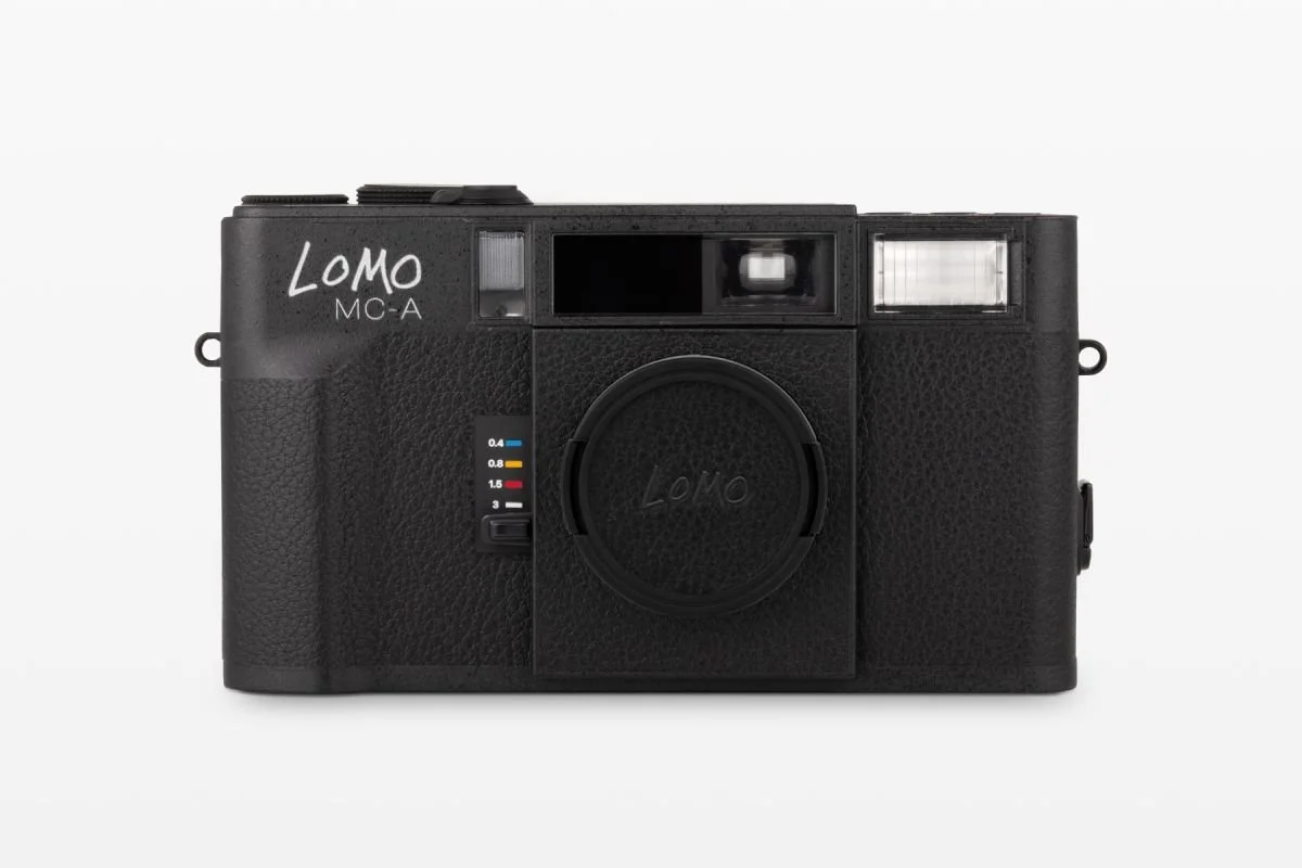 lomo-mca__black__front__lens-cap__on-grey.jpg