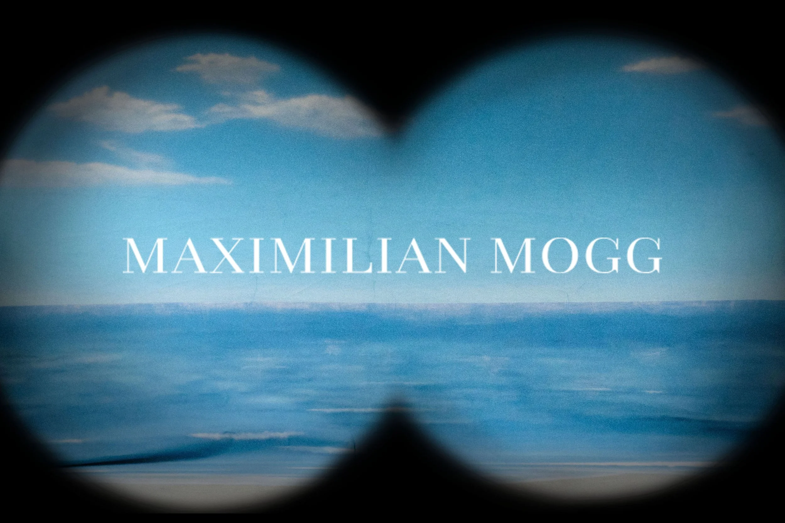 MAXIMILIAN_MOGG_SS25_FERNGLAS_web.jpg