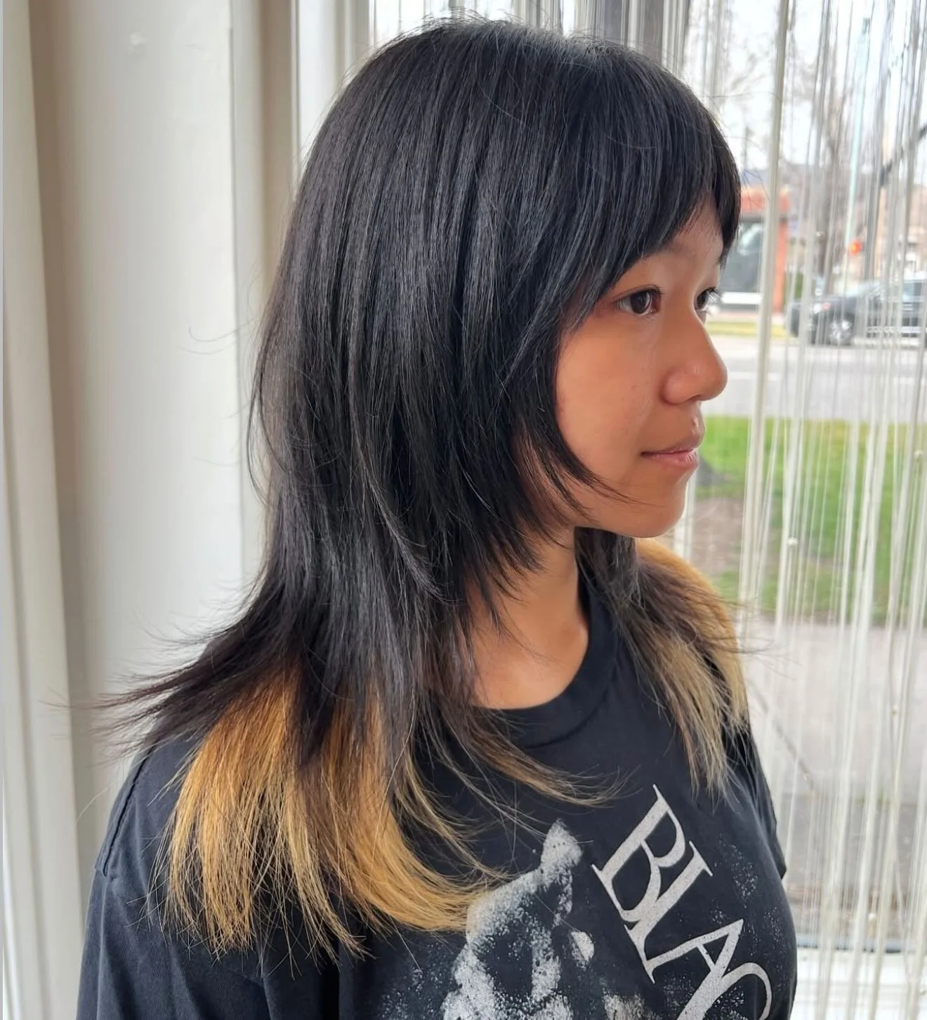 We love this layered cut by Stylist @marinaraland 

Book through the link in her Bio!!

#slcsalon #slcbeauty #bauhaussalonslc #slcstylist #mavendistrict