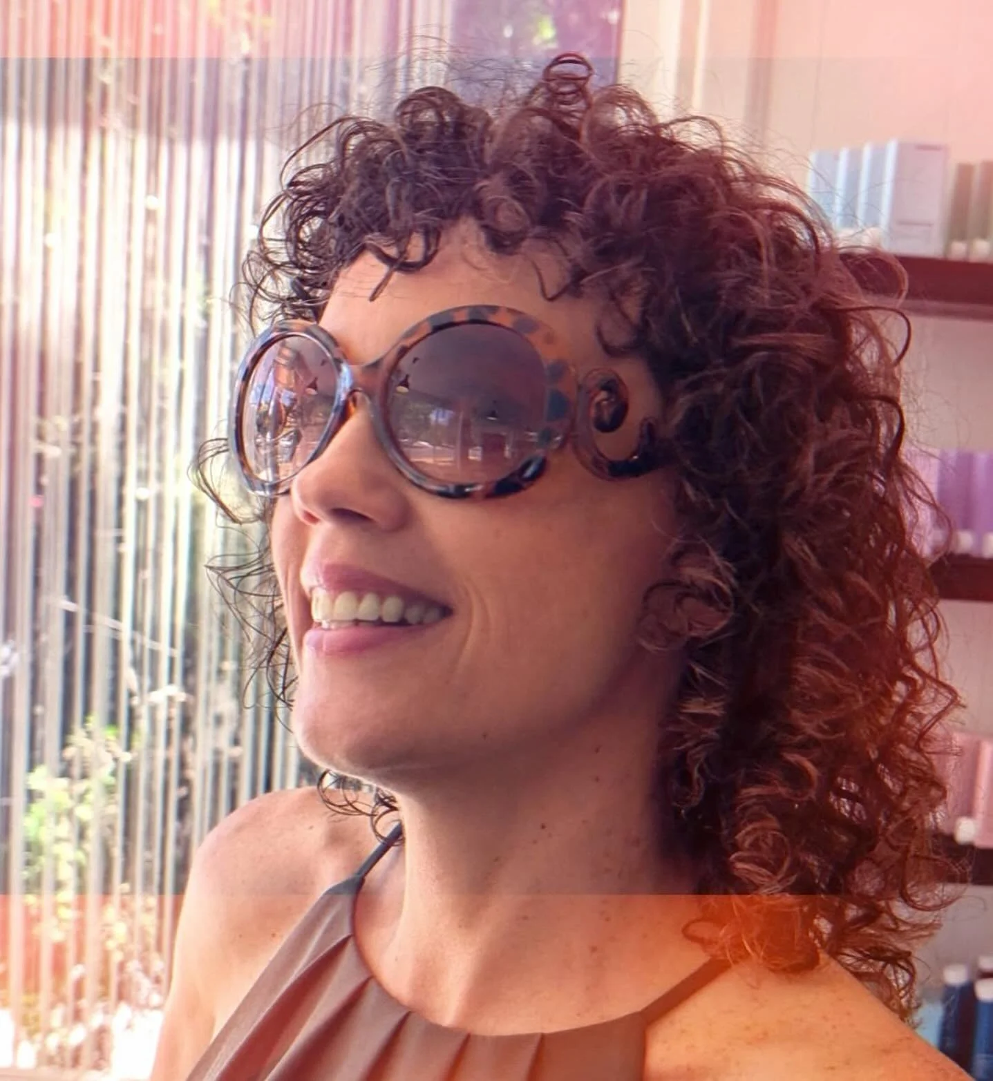 Oh We 🩷 This Curly Cut by Stylist @lizberthair 
Click the link in her Bio to schedule your appointment! 

#slchairstylist #slchair #curlyhairslc #slcbeauty #bauhaussalon