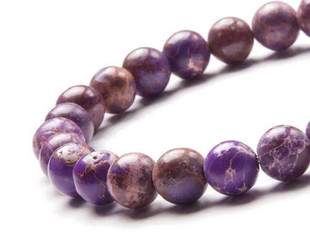 Beaded bracelet made of purple and pink marbled round stones.