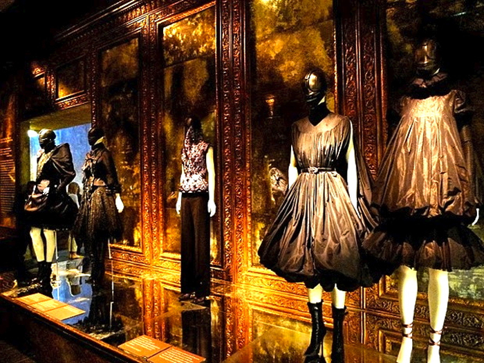 ALEXANDER MCQUEEN: SAVAGE BEAUTY