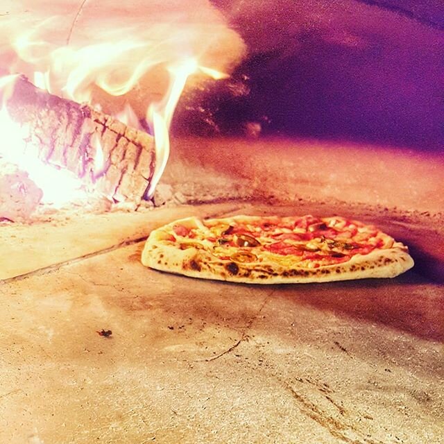 Back on Deliveroo today and tomorrow, 6-9:30! #woodfiredoven #pizza #londonpizza #deliveroolondon #woodfiredpizza #oven #londonfood #food #restaurant #mobilefood #foodtruck #foodie #foodlondon #pizzalondon