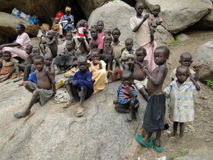 Children living in the caves (1).JPG