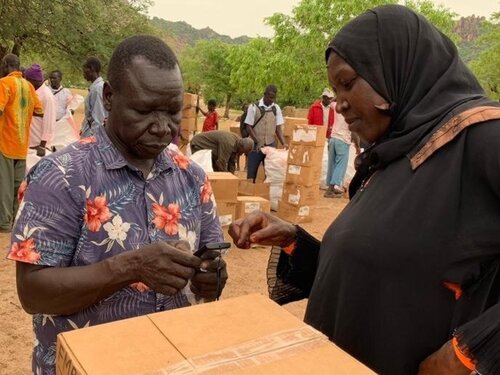 A+Distribution+in+Kawalib+County+included+audio+Bibles.jpg