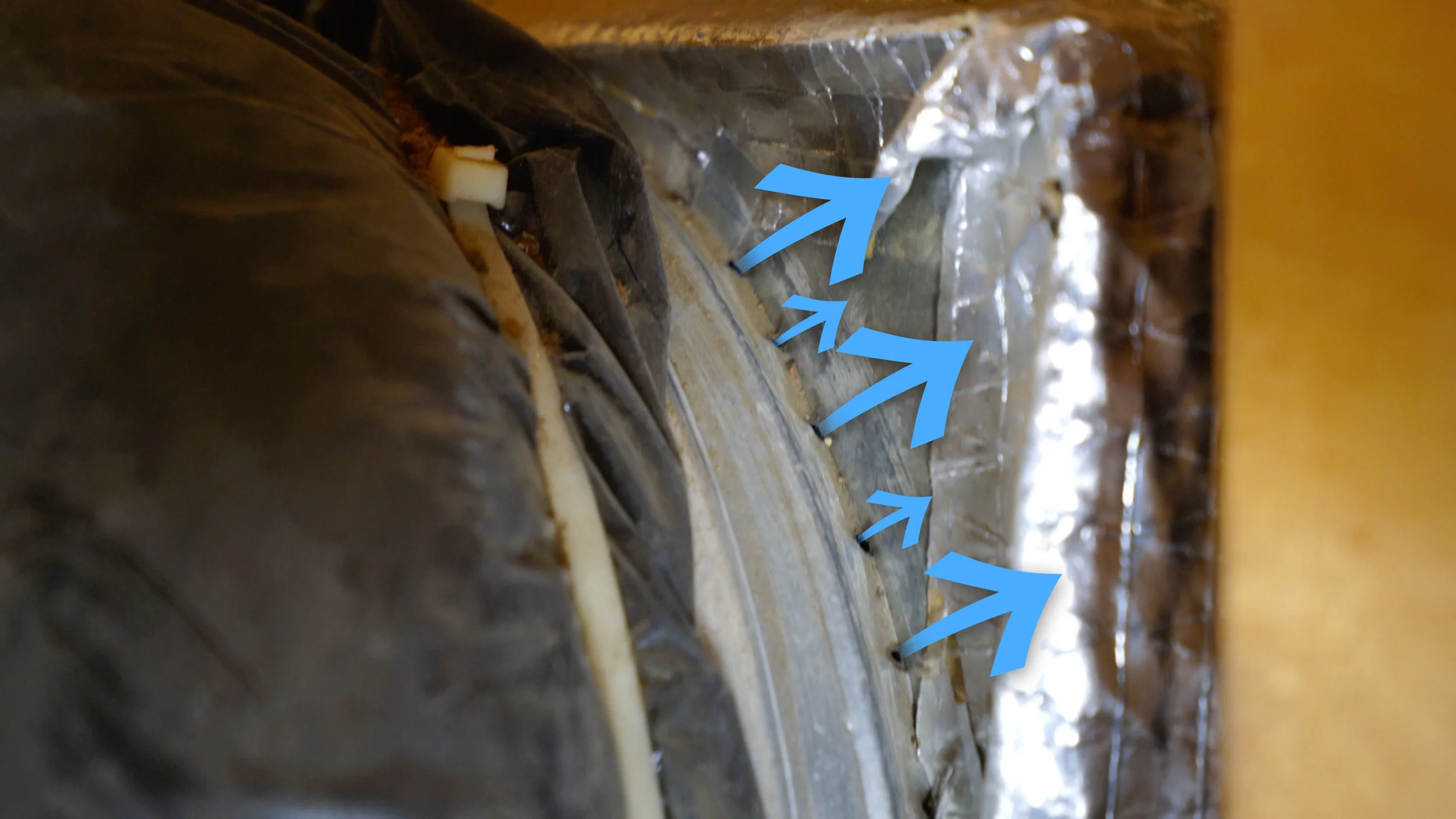 leaking-duct.jpg