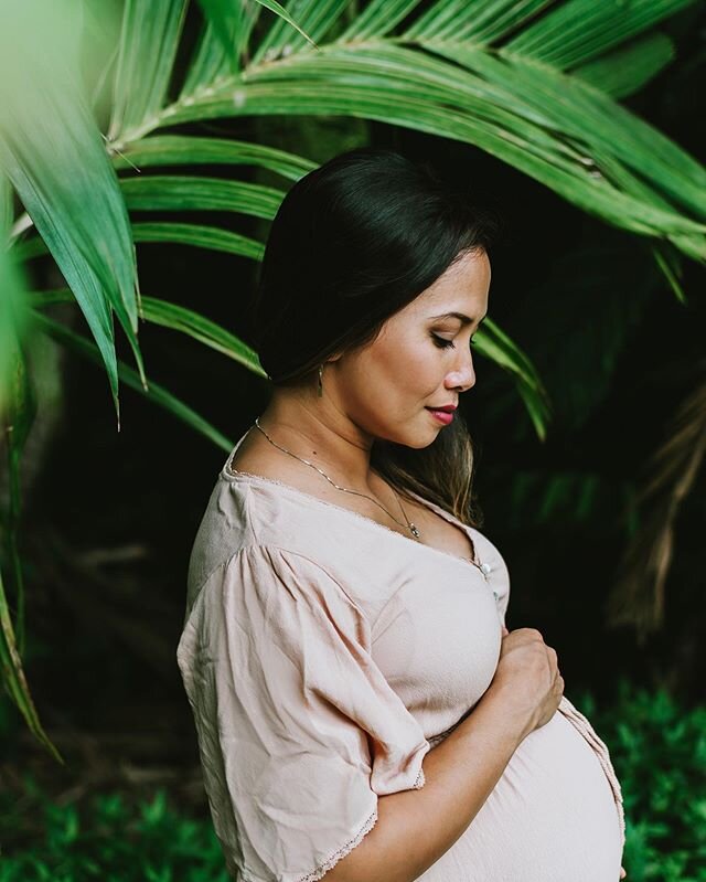 My soul needed this Hawai&rsquo;i jungle shoot .... it was so beautiful and so is this stunning mamma to be 😍 #maternity #maternityphotography #maternitypictures #maternityphotographer #hawaiimaternityphotographer #hawaiiphotographer #belly #babybel