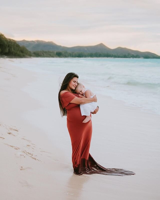 Mamma &amp; her babies ❤️🥰 #maternity #maternityphotography #maternityshoot #maternitypictures #maternityphotographer #baby #babybelly #pregnant #hawaii #hawaiiphotographer #hawaiimaternityphotographer #photographer #hawaiibeaches #bellyphotos