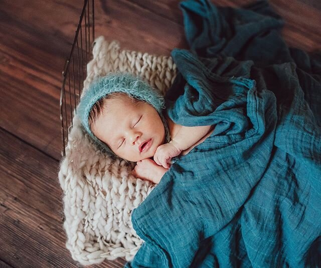 I haven&rsquo;t photographed a single girl since starting work again ... it&rsquo;s been all boys ! But all the boy colors are my favorite so I won&rsquo;t complain 🥰😍 #cutie #newborn #newbornbabyboy #baby #newbornphotography #newbornphotographer #