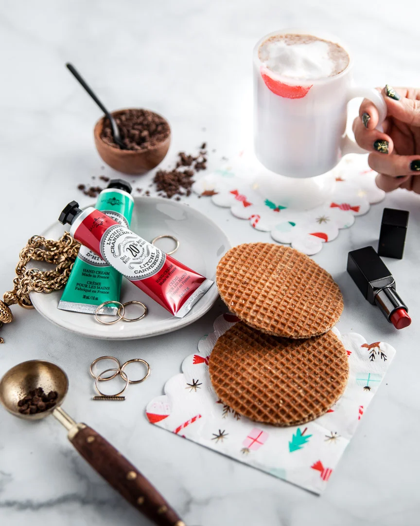 It’s great to add a human touch to brand images. In this example a hand + lipstick on the mug hint at human interaction and tell a better visual brand story.