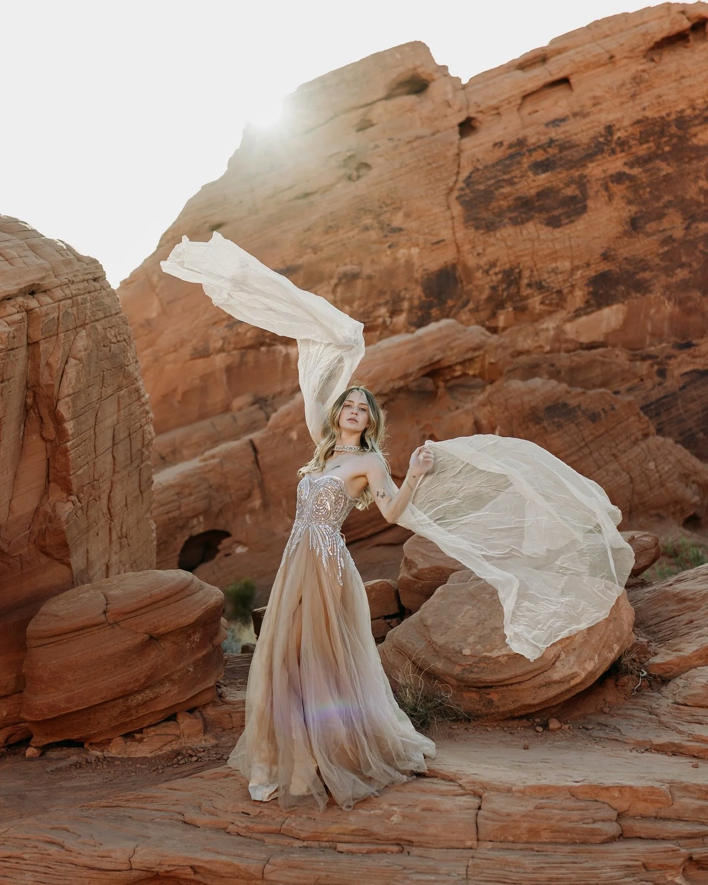 The wait is finally over&hellip; and I&rsquo;m beyond thrilled to share the final images from this dream collaboration! 

We chased the sunrise through a landscape so surreal it felt like stepping into another world. With the incredible Dallin &amp; 