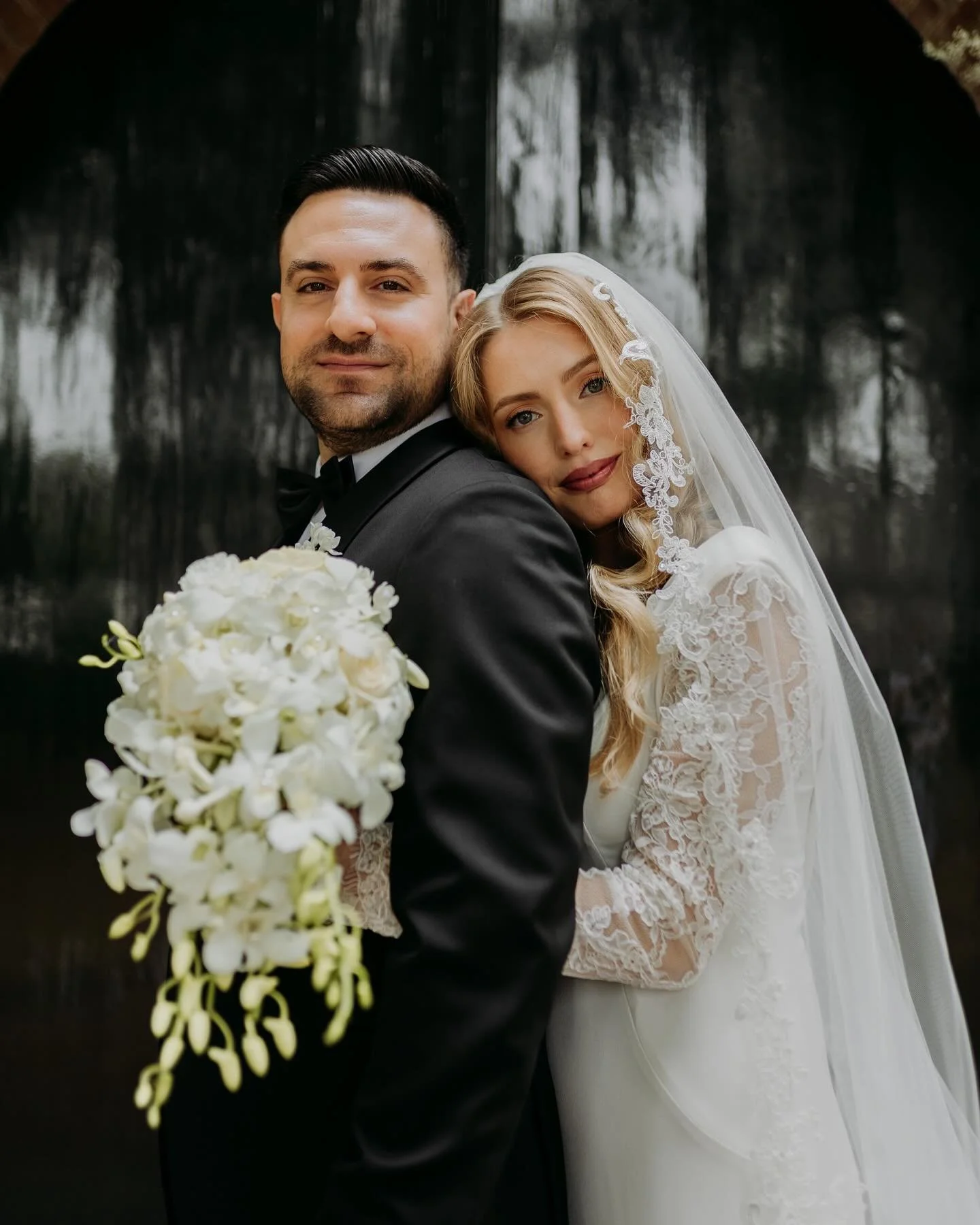 Wauwww&hellip; deze destination wedding in Belgi&euml; was er echt &eacute;&eacute;n om nooit te vergeten! 🇧🇪💍

Alessio, met zijn Italiaanse roots, en Simone, de bloedmooie Hollandse dame, gaven elkaar afgelopen vrijdag het jawoord. Met eigen gesc