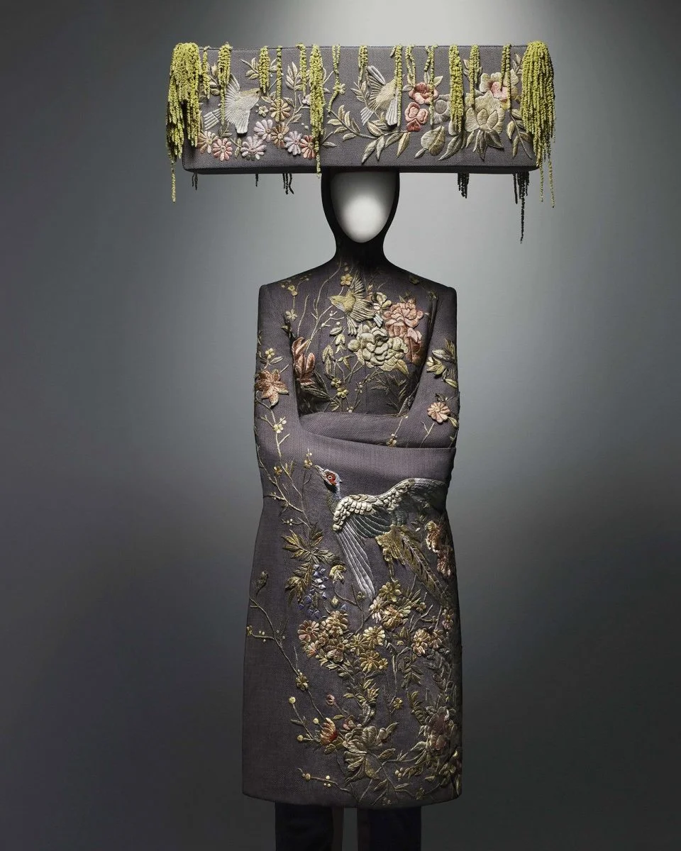 Alexander-McQueen-Spring-2001-960x1200-c-top.jpg