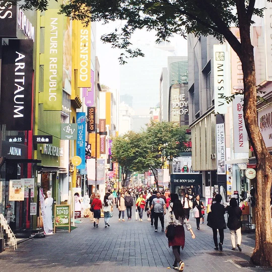 A Guide to the 8 Best Shopping Streets in the World