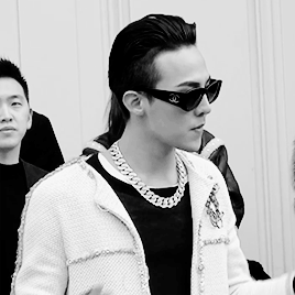 g-dragon-chanel-01.gif