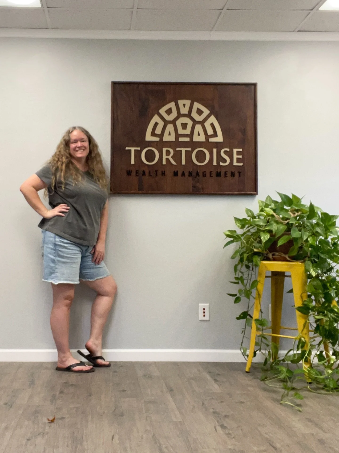 Feels so good to have this sign hung up, finished and off my workbench!!! 

And I think it looks AWESOME in its new home. 😊

Forgot my tripod, so this is the best shot I could get with me in it! Had to have that proof&hellip; right!?! 

This space n