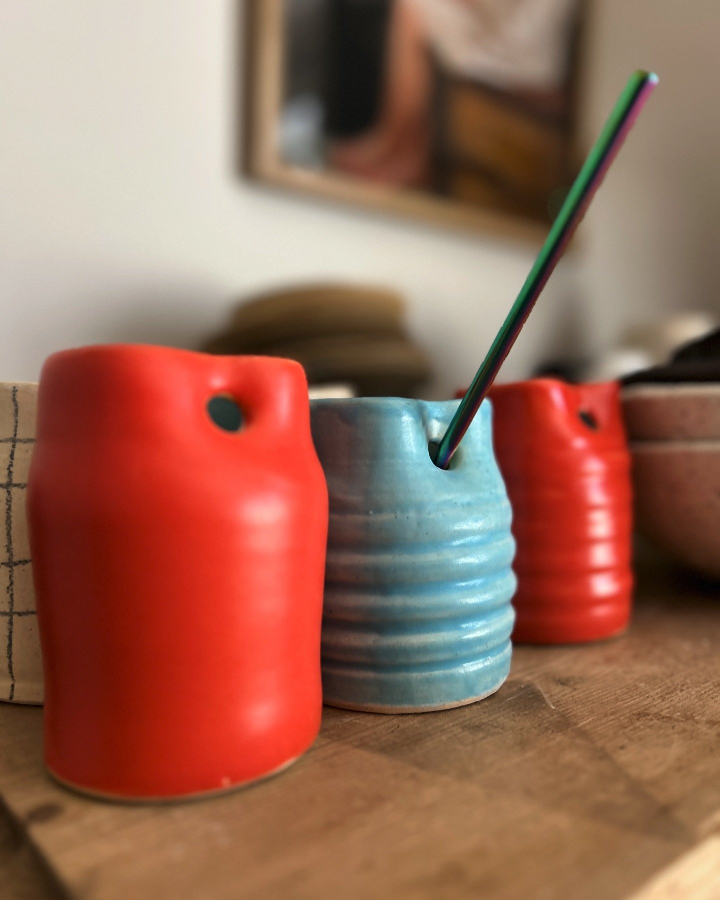 New cheerful and bright sippy cups fresh out of the kiln. Which one would you choose? 

👉DM to claim yours or 

👉 come shop at Hoboken Arts and Music - may 19th

#stoneware #stonewarepottery #ceramics #ceramicart #wheelthrown #wheelthrownpottery #c
