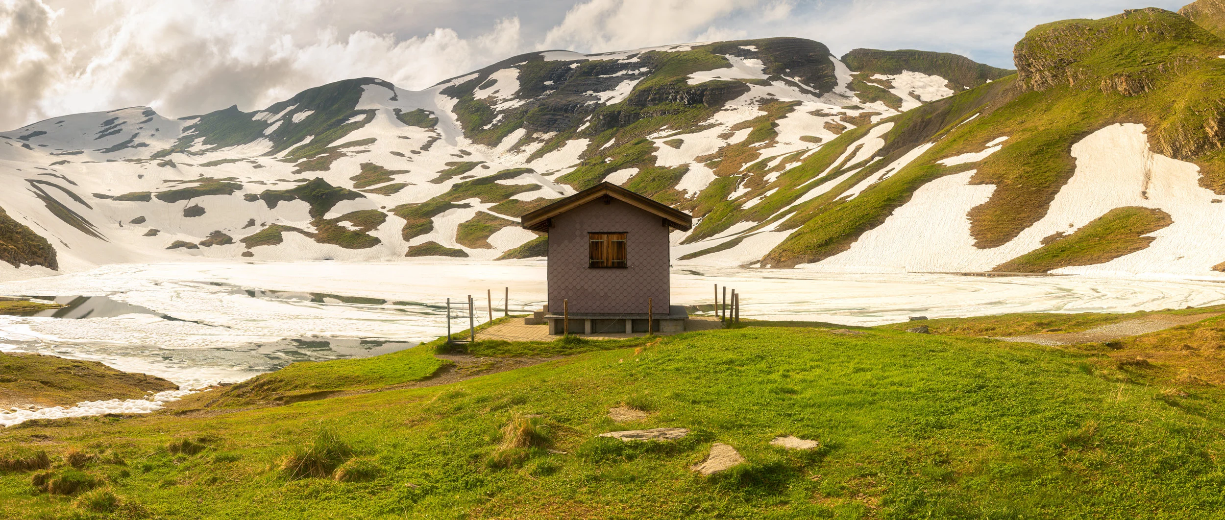 Bachalpsee Hut.jpg
