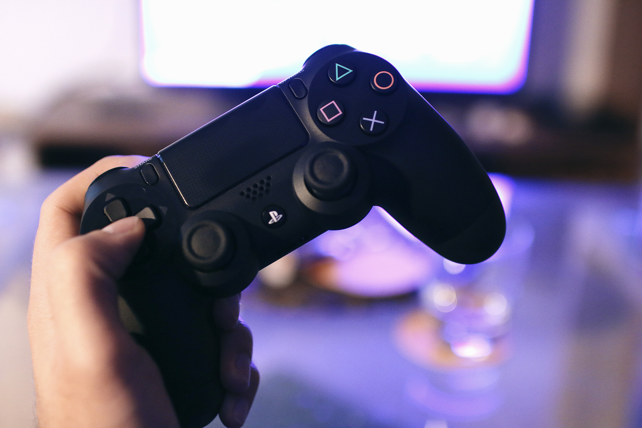 Home-Networking-Gaming-console-PS4-Dual-Shock-controller-large-TV