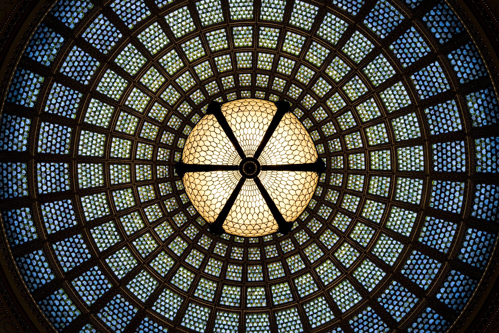 Web_3.0_Abstract_Architectural_Stain_Glass_Window_Blue_Warm_White_Light_in centre