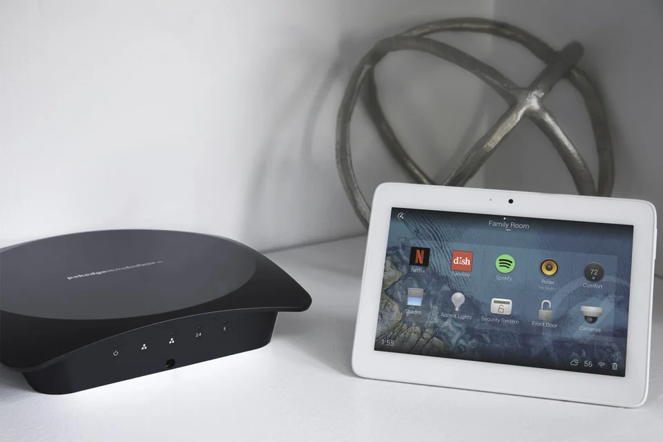 Home_Networking_Black_Wireless_Access_Point_WK1_Pakedge_Touchscreen_OS3_Green_wallpaper_white