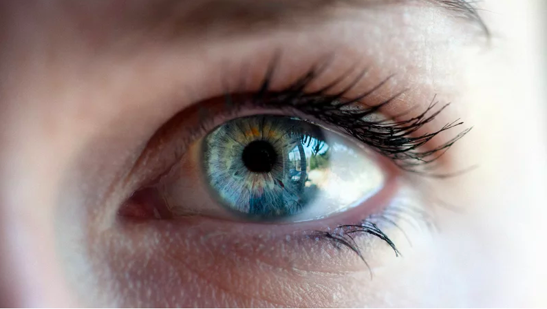 8 Tricks for Wearing Mascara When You Have Sensitive Eyes