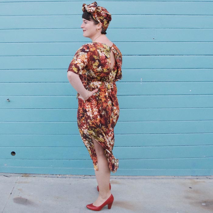 bibbity_bobbity_buttons_a_self_covered_button_papercut_patterns_kobe_dress_33.jpg