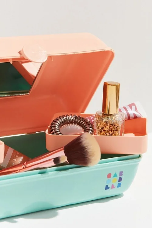 VINTAGE INSPIRED BEAUTY BRANDS - Caboodles.jpeg