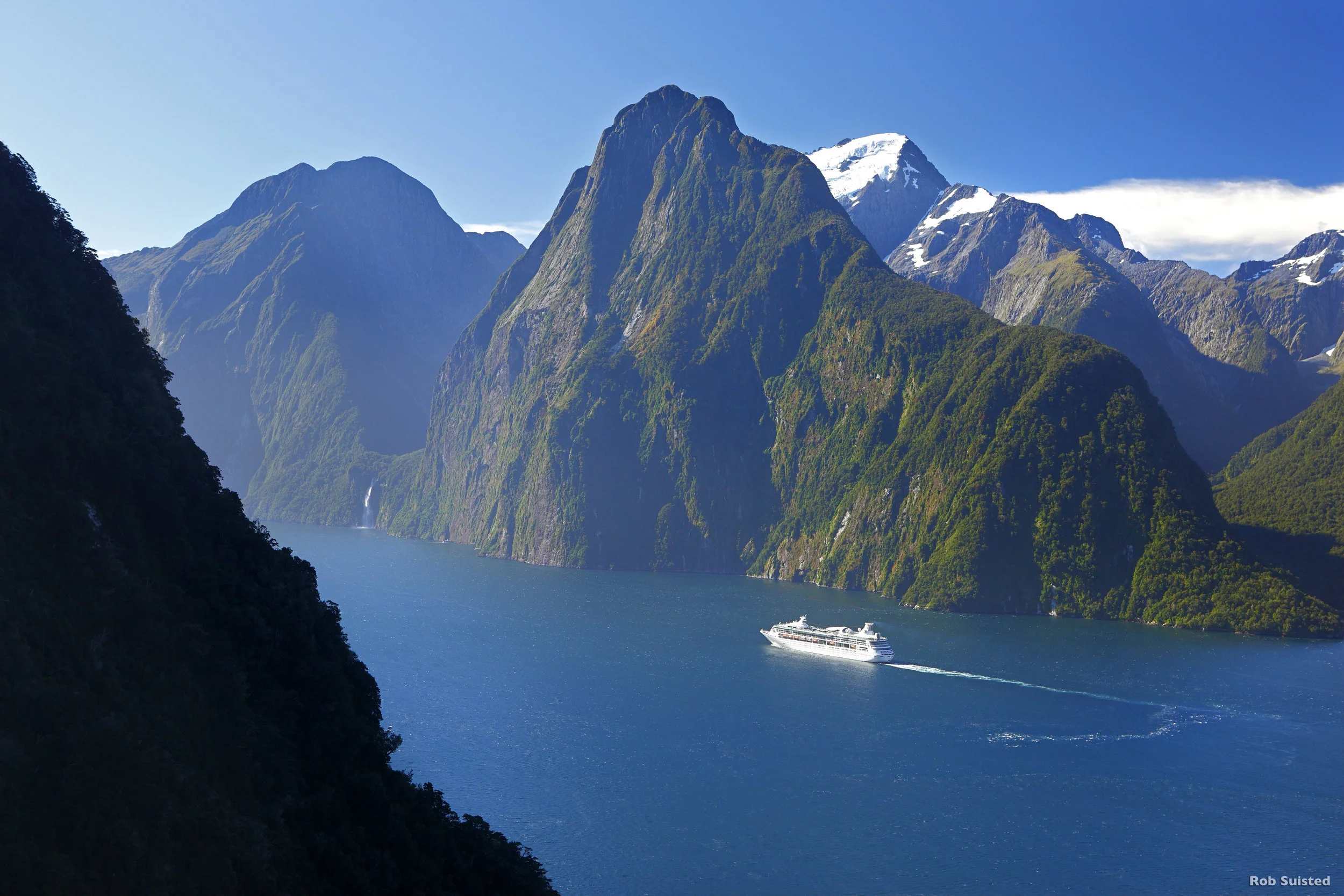 AS46-Milford-Sound-Fiordland-Rob-Suisted.jpg