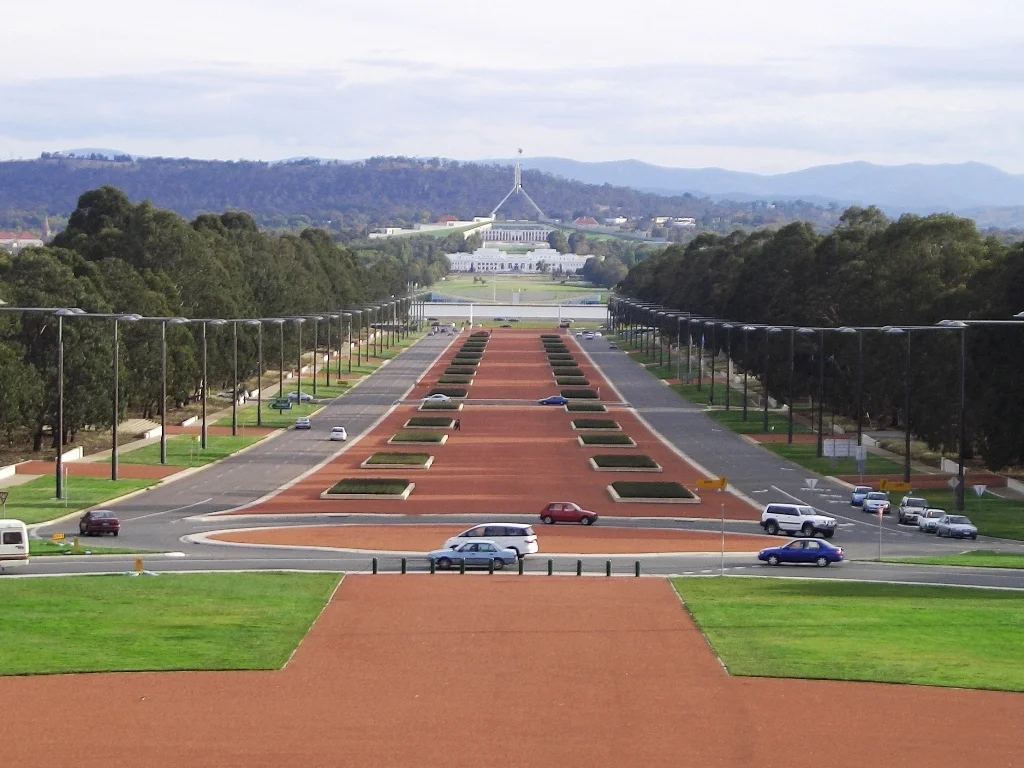 Anzac_Parade_Canberra.jpg