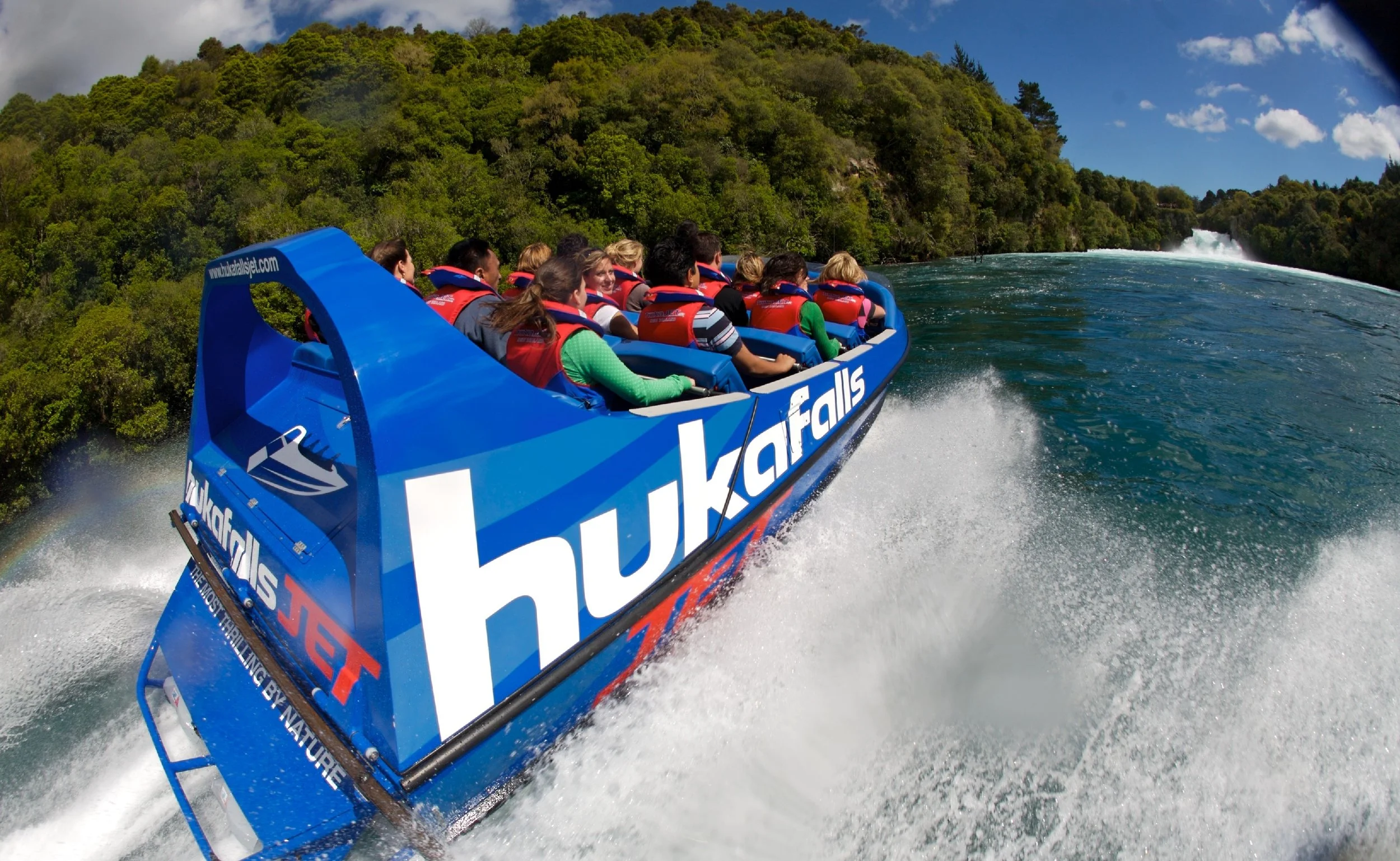 Nearly at the Hukafalls.jpg