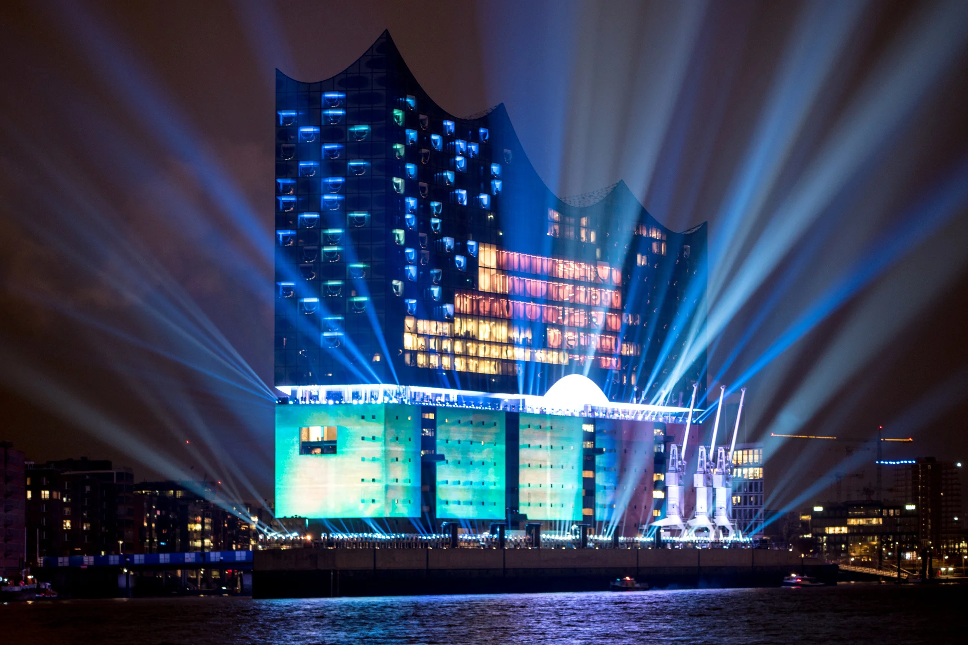 Elbphilharmonie_Illumination_svensson_31423763713.jpg