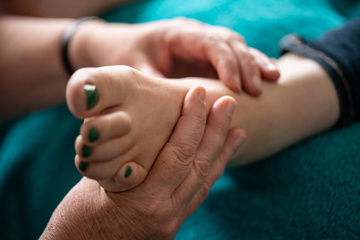 Tiziana will pamper your feet, while Lilly holds your head and spine.