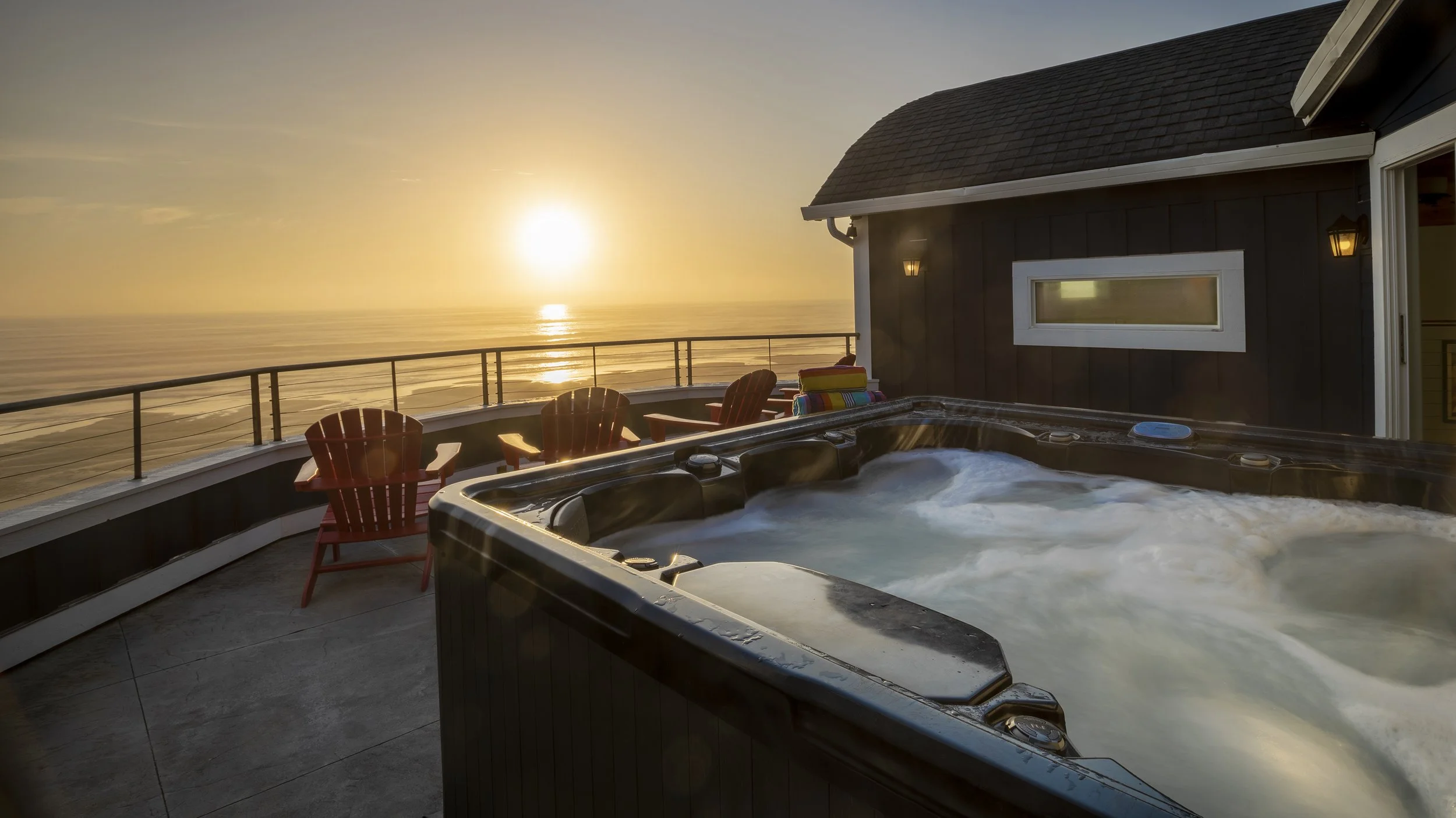 Big Blue Luxury Oceanfront Home on the Oregon Coast — Oceanfront