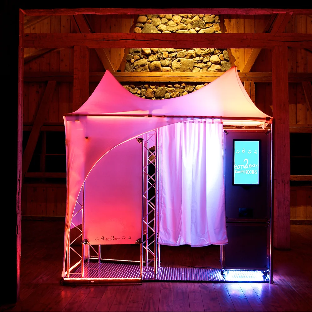 The ONLY Colorado Themed Photo Booths — Ear2Ear Photo Booths