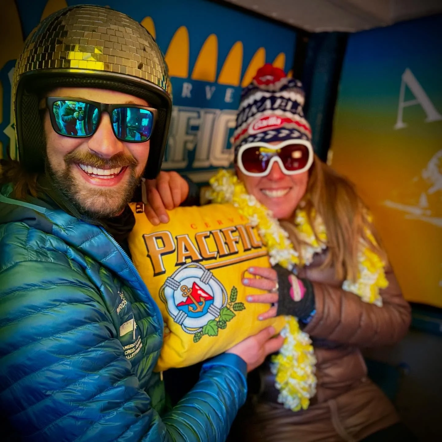 What happens in the GONDOLA stays in the gondola!!!! 😉
.
.
.
.
.
.
.
#photooftheday #photobooth #gondolaphotobooth #smile😊 #saycheese #qualityrefrigeratormaterial #mountainlife #cheerstotheweekend #livelifetothefullest #livelifeanchorsup