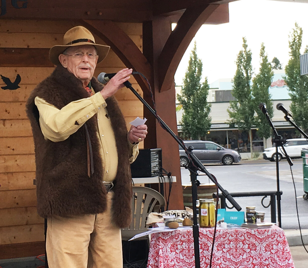  Willard Bartlett III of Camp Sherman shared his haiku with the Tea &amp; Poetry crowd on a drizzly fall day. The winner in the Locals Only category, Bartlett selected a bottle of Metolius Tea Chai as his prize. 